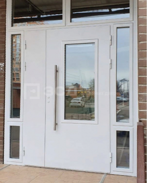 Входная дверь со стеклопакетом